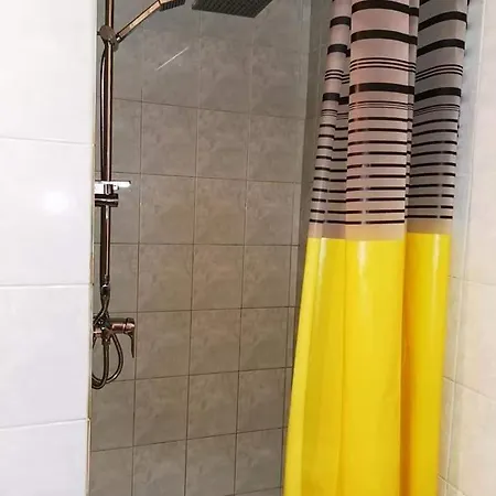 Frikando Fogado אורחן